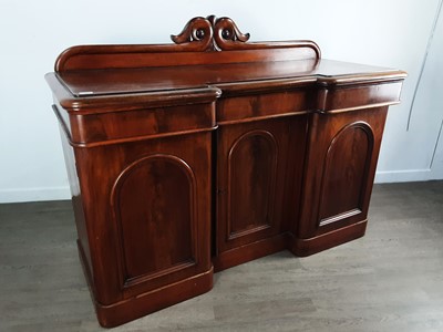 Lot 283 - VICTORIAN MAHOGANY BREAKFRONT SIDEBOARD