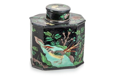 Lot 1229 - CHINESE FAMILLE VERTE TEA CADDY