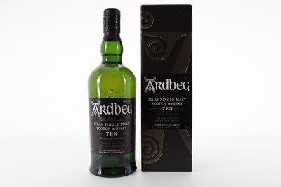 Lot 82 - ARDBEG 10 YEAR OLD