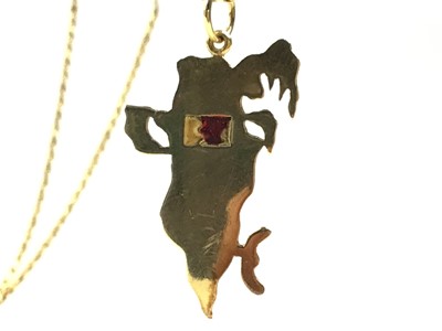 Lot 522 - GEMSET PENDANT ON CHAIN