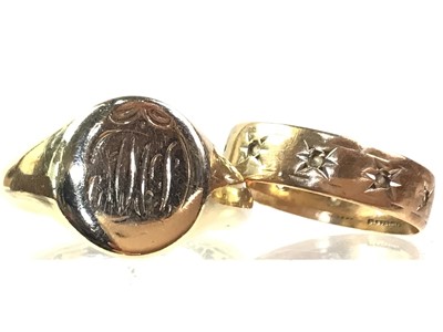 Lot 529 - SIGNET RING