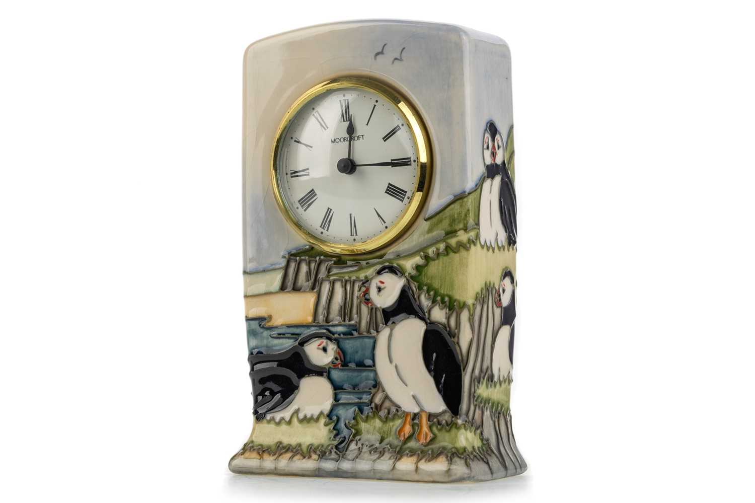 Lot 1411 - MOORCROFT POTTERY PUFFIN PATTERN MANTEL CLOCK