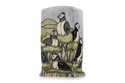 Lot 1411 - MOORCROFT POTTERY PUFFIN PATTERN MANTEL CLOCK