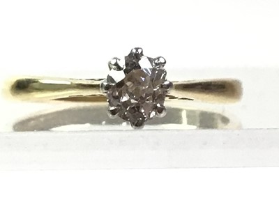 Lot 497 - DIAMOND SOLITAIRE RING