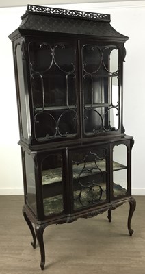 Lot 424 - EDWARDIAN MAHOGANY DISPLAY CABINET