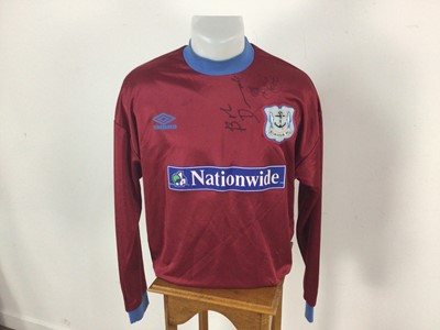 Lot 1742 - KILNOCKIE F.C. JERSEY SIGNED BY ALLY MCCOIST AND ROBERT DUVAL