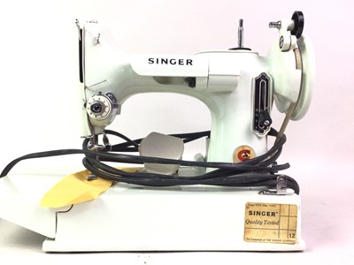 Lot 547 - SINGER SEWING MACHINE