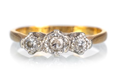 Lot 432 - DIAMOND THREE STONE RING