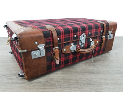 Lot 704 - VINTAGE SUITCASE