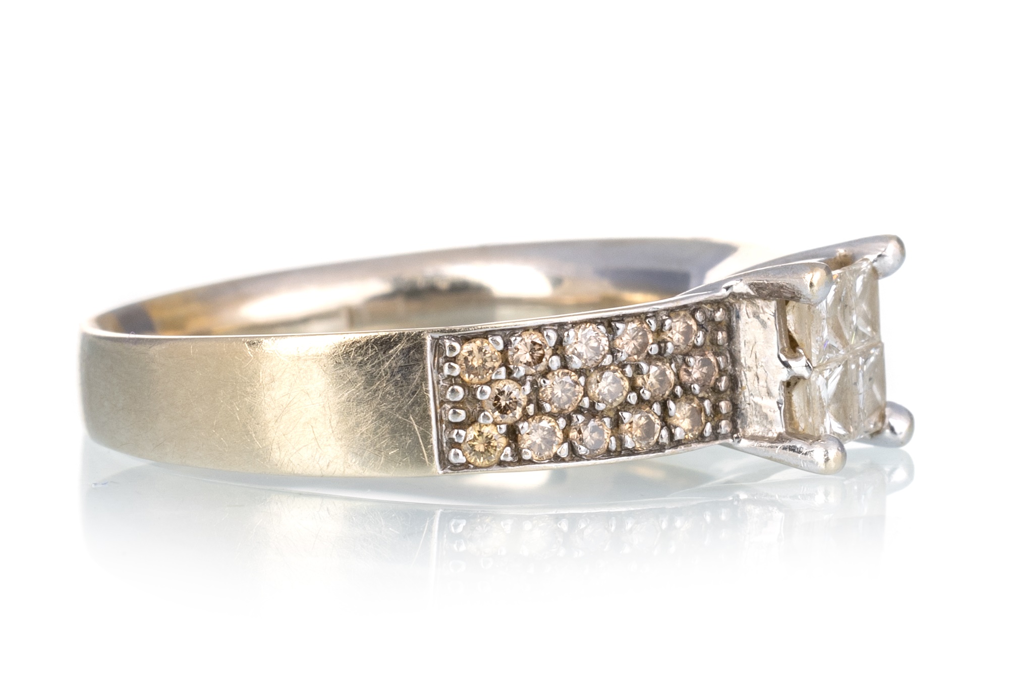Lot 469 - DIAMOND TILE RING,