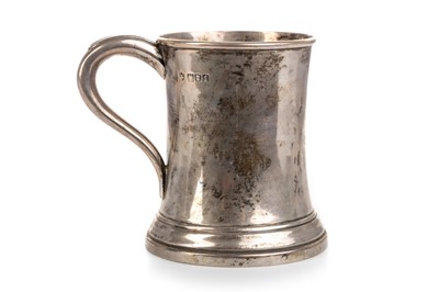 Lot 859 - EDWARDIAN SILVER HALF PINT MUG