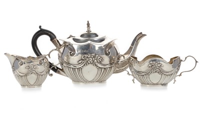 Lot 861 - EDWARDIAN SILVER THREE PIECE TEA SERVICE