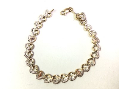 Lot 7 - GOLD 'MOM' HEART BRACELET