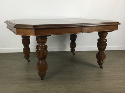 Lot 1587 - VICTORIAN OAK EXTENDING DINING TABLE