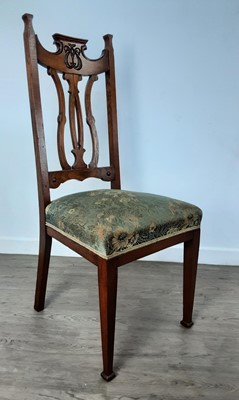 Lot 1588 - SET OF EIGHT OAK DINING CHAIRS