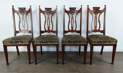 Lot 1588 - SET OF EIGHT OAK DINING CHAIRS