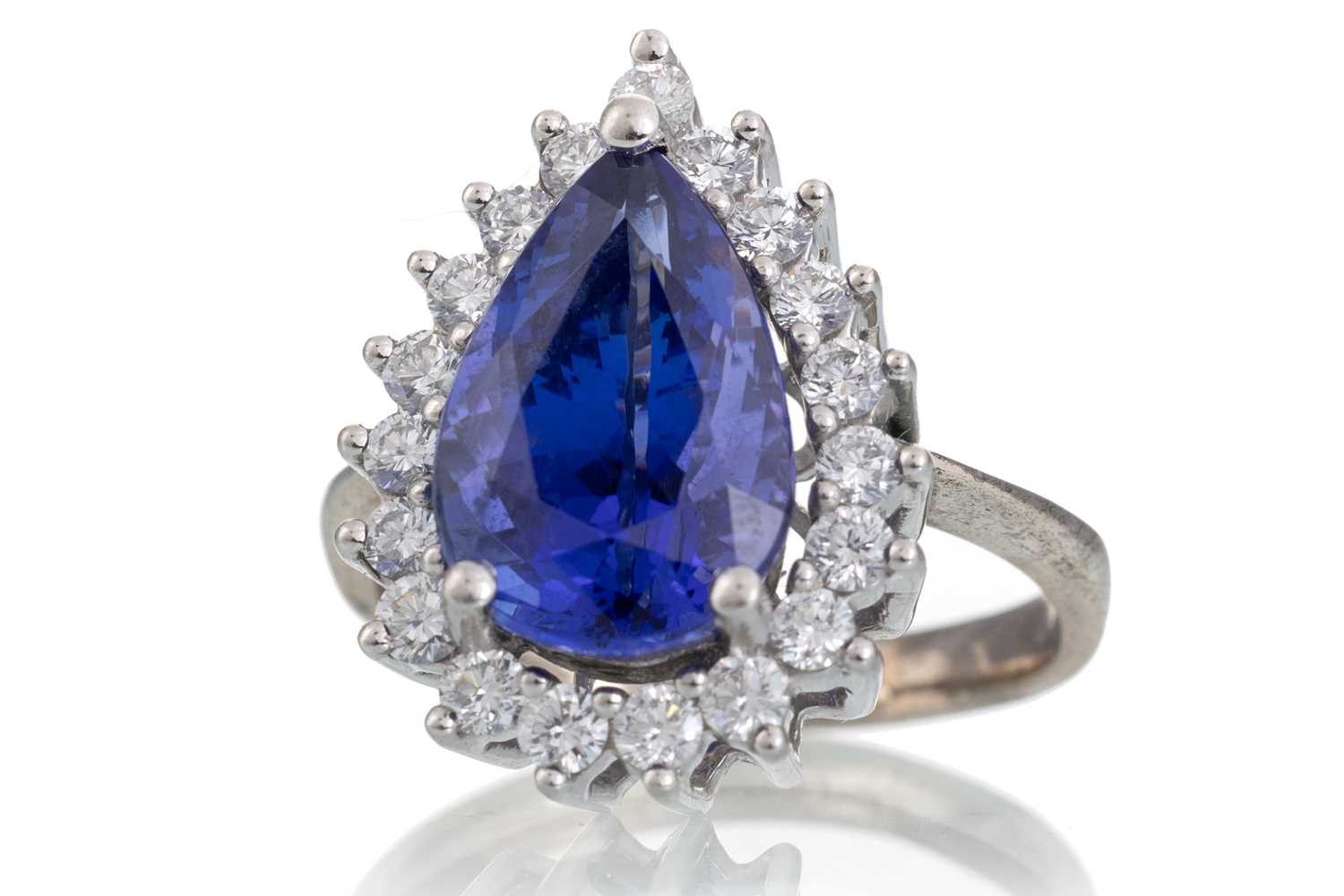 Lot 445 - IMPRESSIVE TANZANITE AND DIAMOND RING