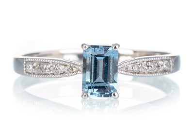 Lot 460 - AQUAMARINE AND DIAMOND RING