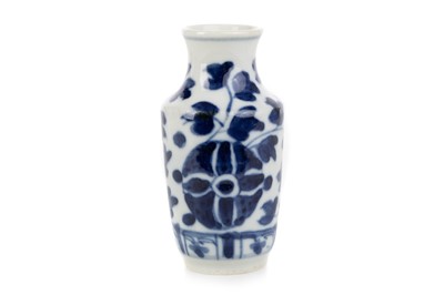 Lot 1242 - CHINESE BLUE AND WHITE VASE