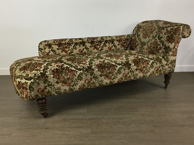 Lot 90 - VICTORIAN CHAISE LONGUE