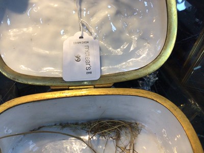 Lot 99 - CAPO DI MONTE PORCELAIN TRINKET BOX