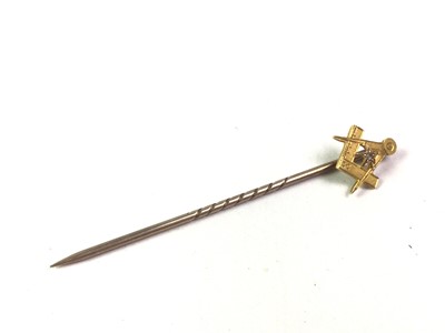 Lot 150 - GOLD AND DIAMOND MASONIC PIN