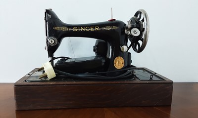 Lot 247 - VICTORIAN SINGER SEWING MACHINE