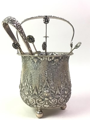 Lot 125 - WHITE METAL POT WITH SWING HANDLE