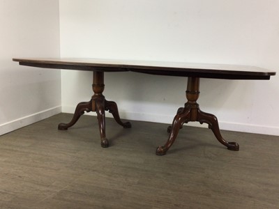 Lot 1612 - MAHOGANY TRIPLE PILLAR EXTENDING DINING TABLE