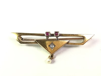 Lot 306 - SECESSIONIST BAR BROOCH