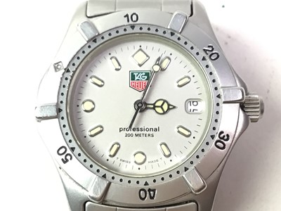 Lot 340 - TAG HEUER PROFESSIONAL WRIST WATCH