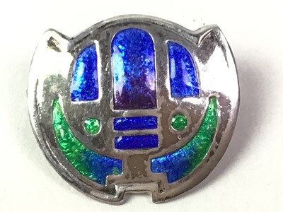 Lot 433 - ARTS & CRAFTS SILVER AND ENAMEL BROOCH