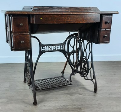 Lot 582 - SINGER TREADLE SEWING MACHINE