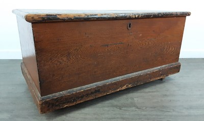 Lot 583 - VICTORIAN SCUMBLED PINE BLANKET CHEST