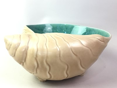 Lot 572 - CLARICE CLIFF POTTERY SHELL SHAPED BOWL