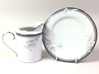 Lot 653 - NORITAKE TEA AND DINNER SERVICE