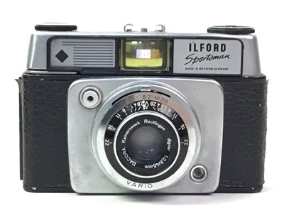 Lot 694 - GROUP OF CAMERAS