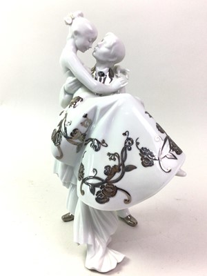 Lot 736 - LLADRO PORCELAIN FIGURE GROUP