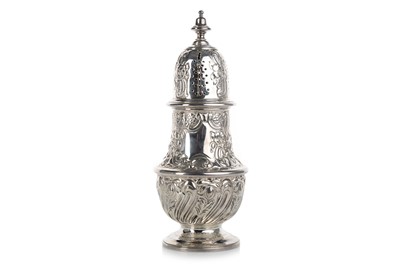 Lot 886 - EDWARDIAN SILVER SUGAR CASTER