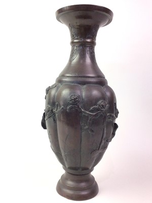 Lot 542 - 20TH CENTURY CHINESE BRONZE VASE