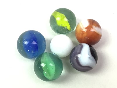 Lot 790 - LARGE COLLECTION OF GLASS MARBLES