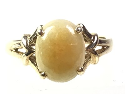 Lot 14 - CABOCHON DRESS RING