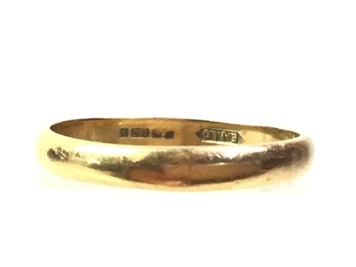 Lot 17 - GOLD WEDDING BAND