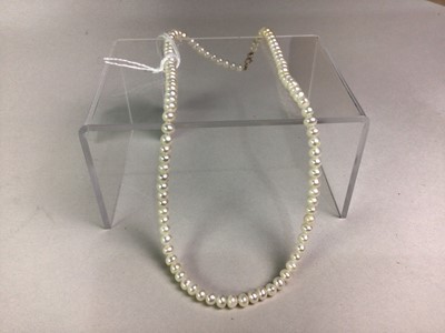 Lot 15 - PEARL NECKLACE