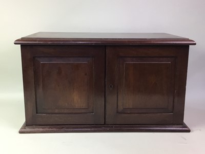 Lot 69 - MAHOGANY TABLE CANTEEN