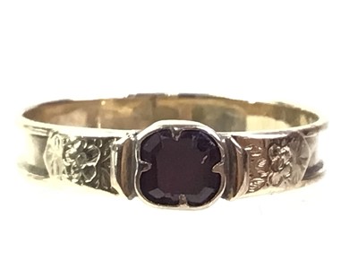 Lot 301 - GENTLEMAN'S DRESS RING