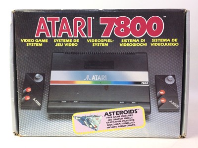 Lot 326 - ATARI 7800 CONSOLE