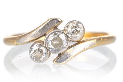 Lot 568 - DIAMOND THREE STONE RING