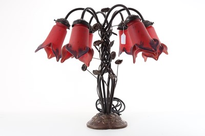 Lot 514 - IN THE MANNER OF TIFFANY, ART NOUVEAU STYLE BRONZED METAL TABLE LAMP