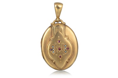 Lot 578 - VICTORIAN RUBY AND SEED PEARL LOCKET